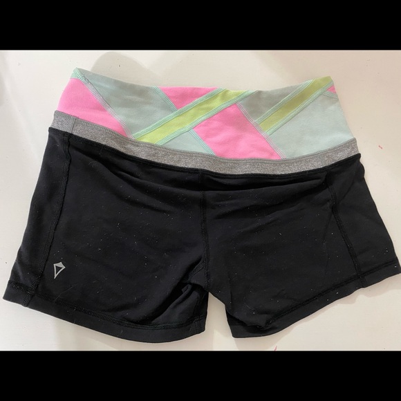 Ivivva High Rise Booty Shorts - Picture 2 of 3